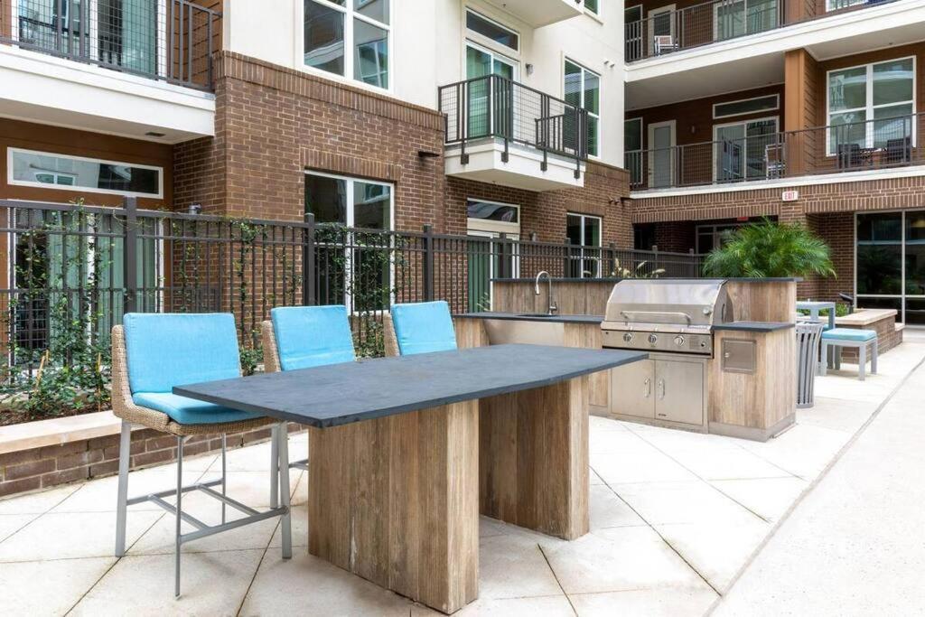 Luxury Apartment With King Bed And Pool And Free Parking 4 Houston Exterior photo