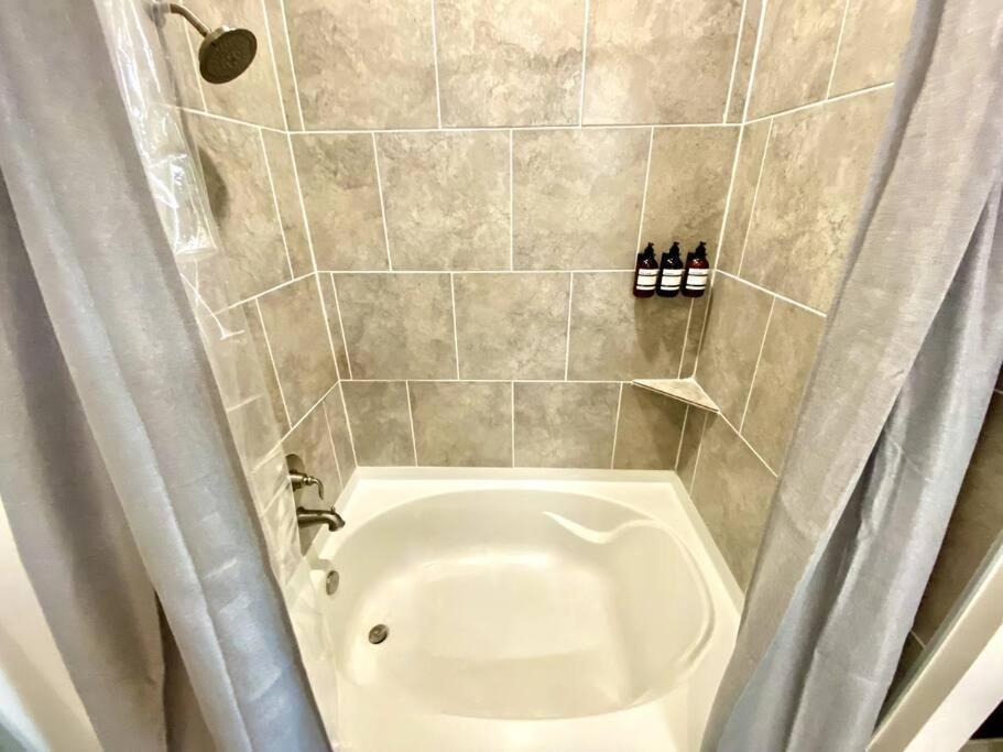 Luxury Apartment With King Bed And Pool And Free Parking 4 Houston Exterior photo