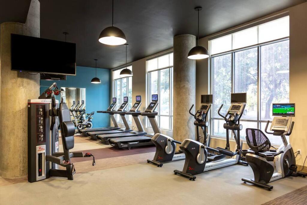 Luxury Apartment With King Bed And Pool And Free Parking 4 Houston Exterior photo