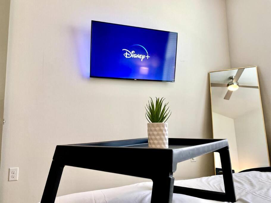 Luxury Apartment With King Bed And Pool And Free Parking 4 Houston Exterior photo