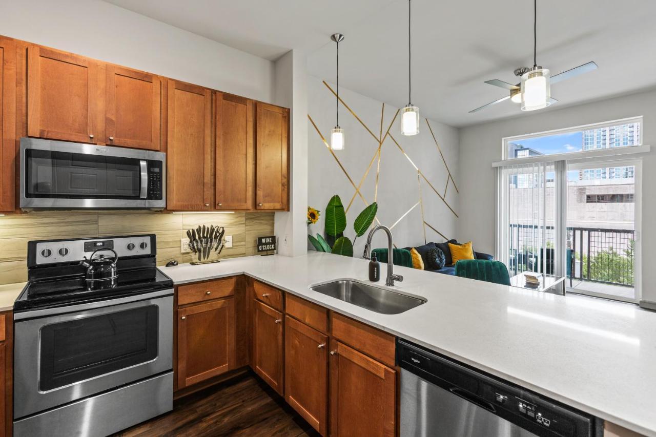 Luxury Apartment With King Bed And Pool And Free Parking 4 Houston Exterior photo