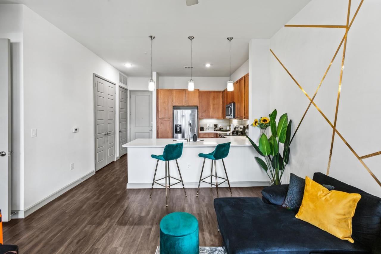 Luxury Apartment With King Bed And Pool And Free Parking 4 Houston Exterior photo