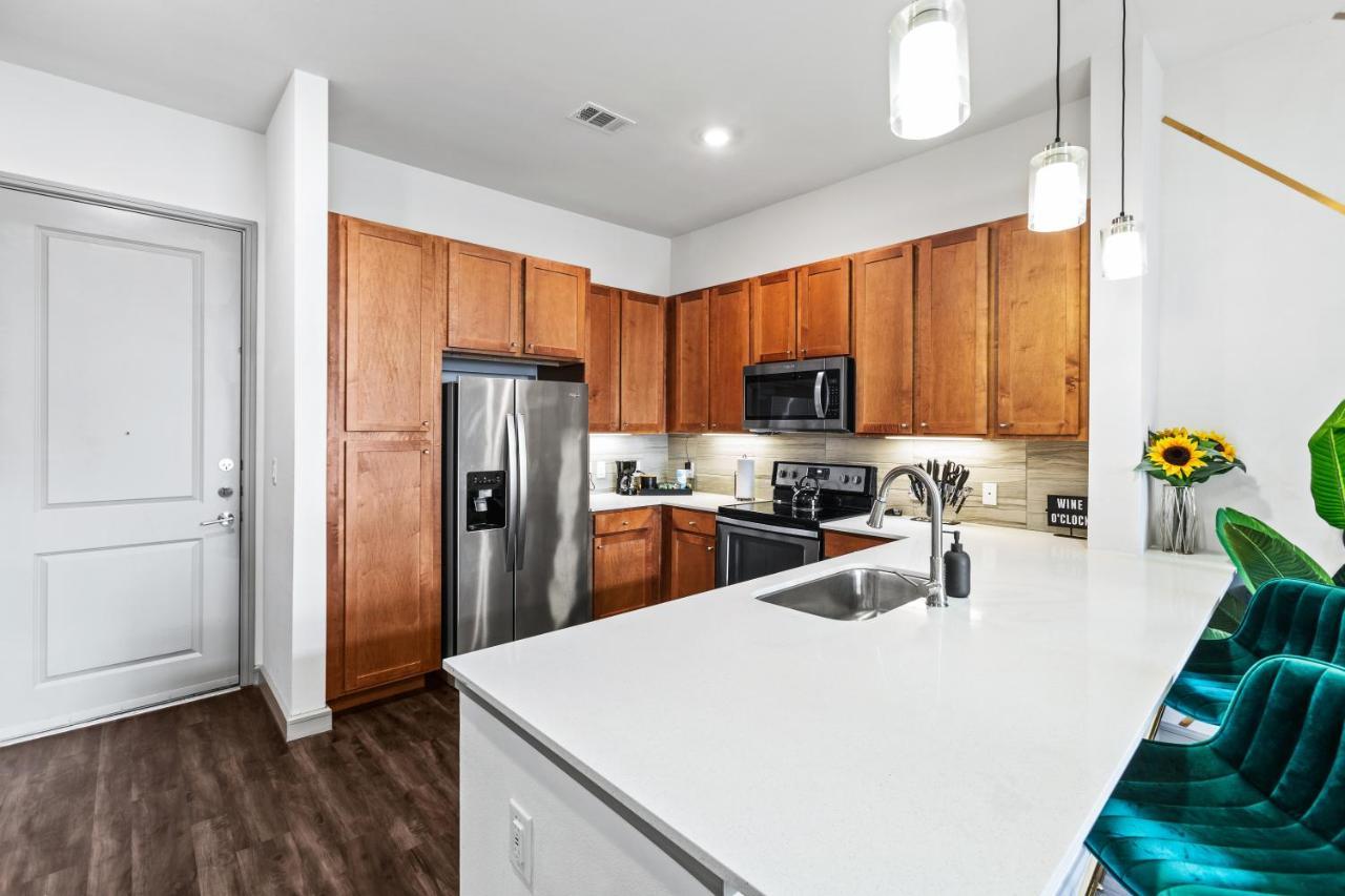 Luxury Apartment With King Bed And Pool And Free Parking 4 Houston Exterior photo