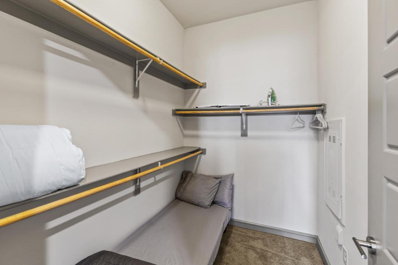 Luxury Apartment With King Bed And Pool And Free Parking 4 Houston Exterior photo